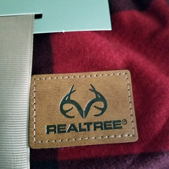 RealTree Black And Red Plaid Reversible Sherpa Throw - Picture 3 of 5